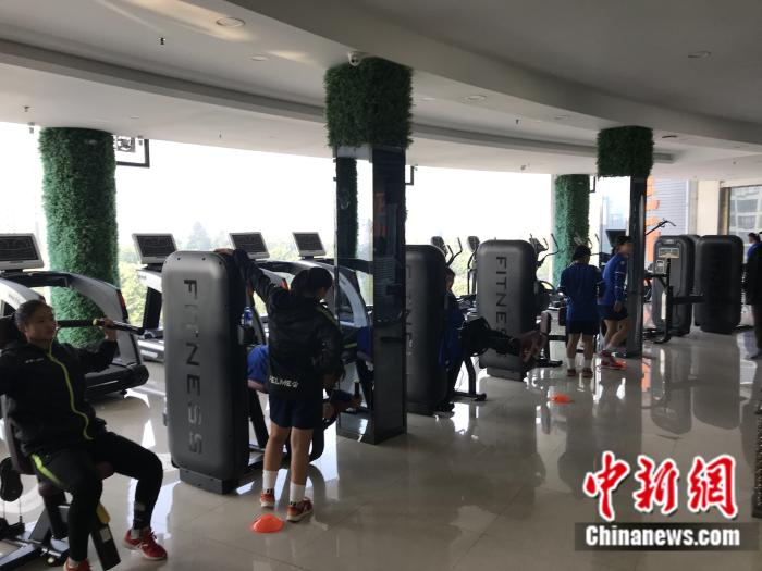 先农坛女足U16梯队在训练中。供图