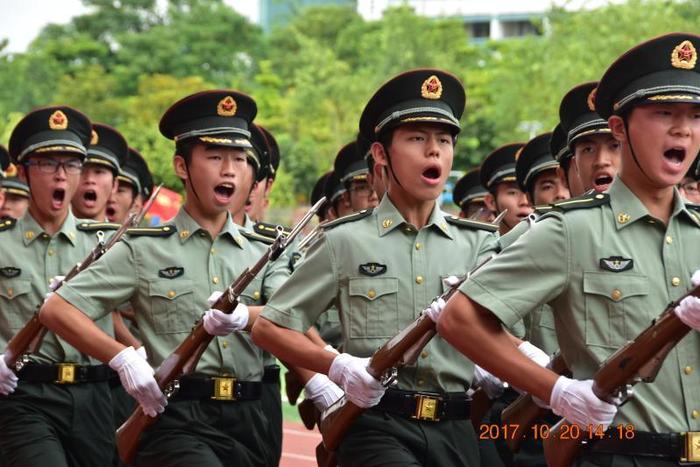 广附国防教育：学生在汗水中历练 挥洒出别样的青春