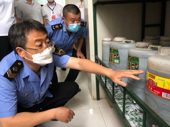 保障中高考食品安全，泰安市场监管局考试期间全程陪做陪吃