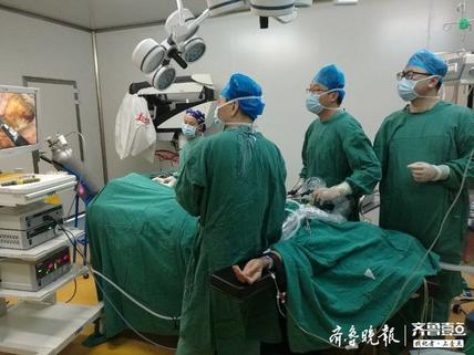 烟台医疗队在巫山完成两例腹腔镜下手术，实现两个"零"的突破