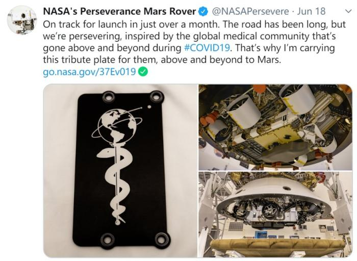 当地时间6月17日，NASA展示了一块纪念牌，它会随“毅力”号飞向火星，以此向全世界抗击新冠病毒的所有医护人员致敬。(图片来源：NASA“毅力”号火星探测器社交媒体官方账号)