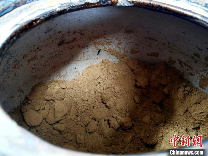图为处于封缸阶段的的鼻烟。　郝学娟 摄