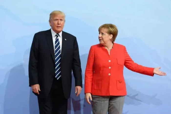 ▲资料图片：2017年7月7日，在德国汉堡，德国总理默克尔（右）欢迎出席G20领导人峰会的美国总统特朗普。新华社发（德国联邦政府/马尔温·京格尔 摄）