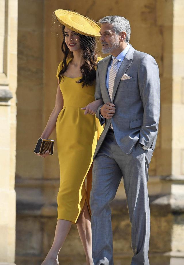 克鲁尼娇妻Amal简直完美，穿黄色连衣裙配礼帽，气质甩超模几条街