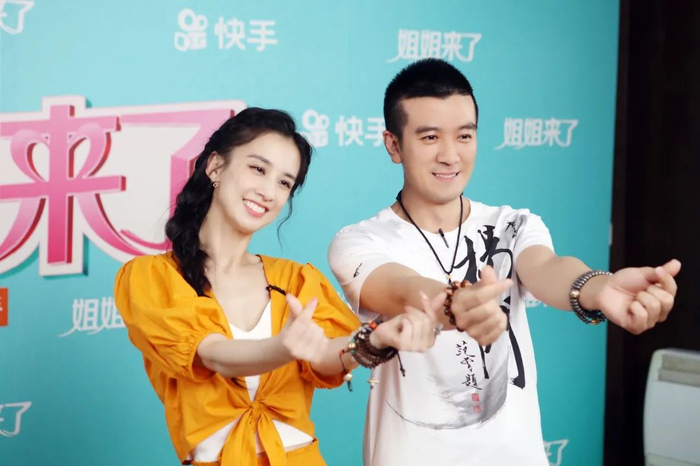 ▲此前，黄圣依和“姐夫”杨子一同参加快手直播。