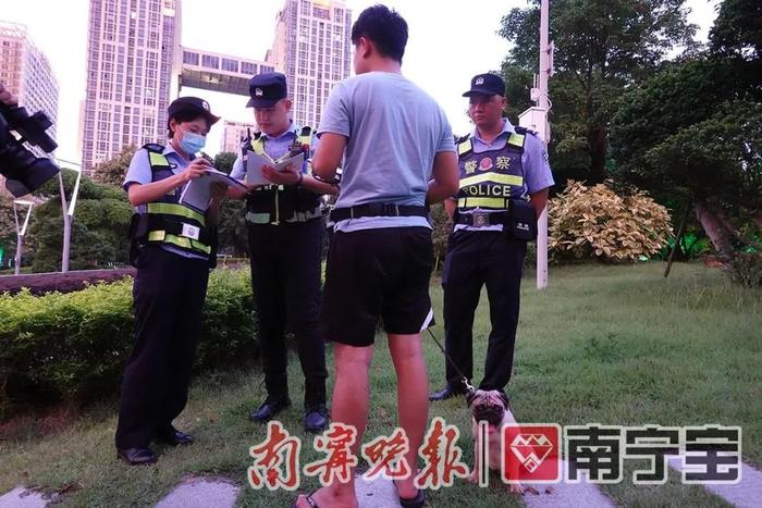 南宁市民注意！遛狗不牵狗绳、犬只随地大小便…会被开罚单