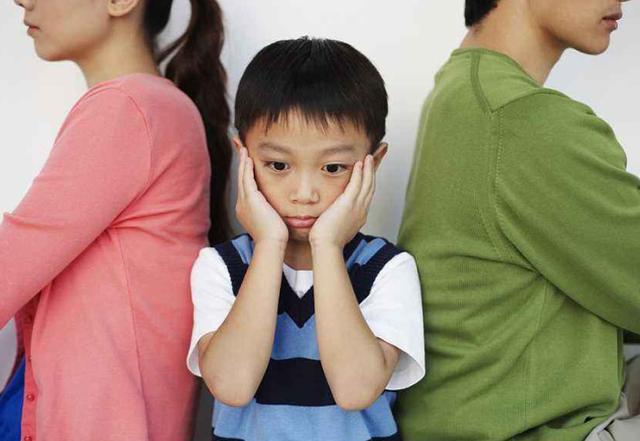 单亲家庭的孩子容易心理不健康？家长避开这3点，孩子更幸福