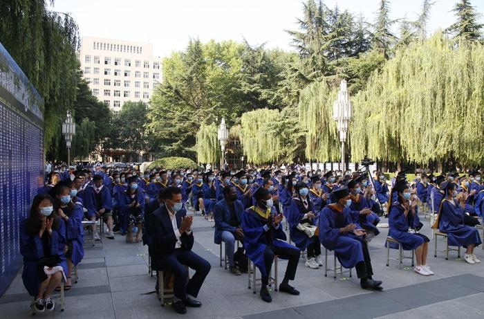 西安石油大学举行2020届硕士研究生毕业典礼暨学位授予仪式