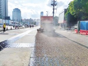 昆明道路提升改造使用新技术 金碧路铺上静音沥青