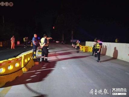 黄河洪峰首次过境淄博，城际救援队凌晨冒雨护堤