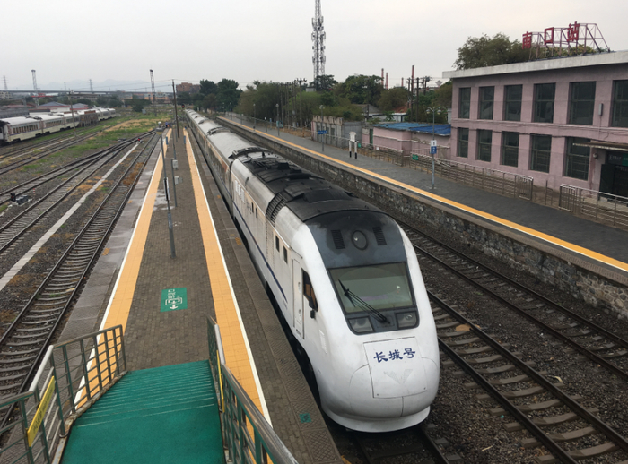 S2线列车采用的是内燃机柴油车