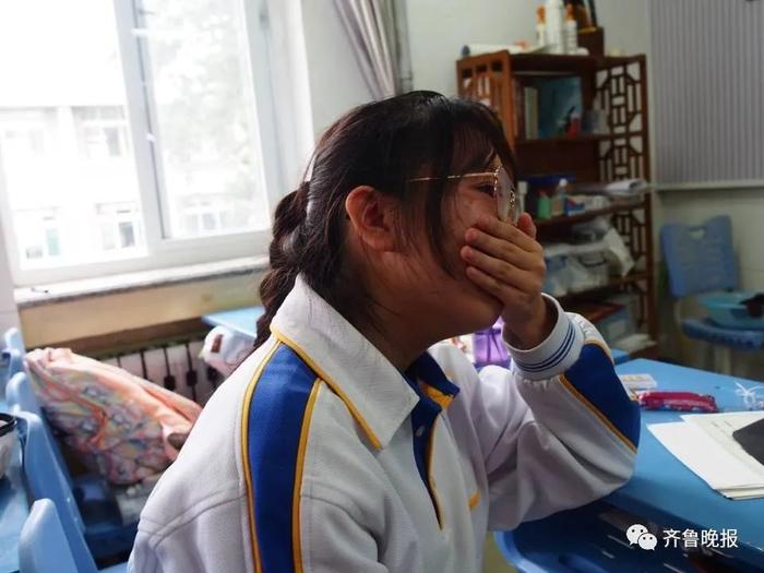 高三男生在老师肩头大哭，久久不离去…济南这些学校最后一课，太好哭了