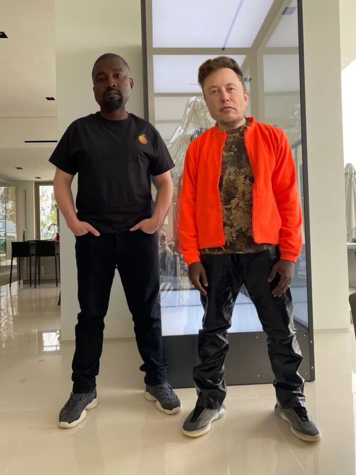 ▲马斯克和侃爷。/图片来自侃爷推特