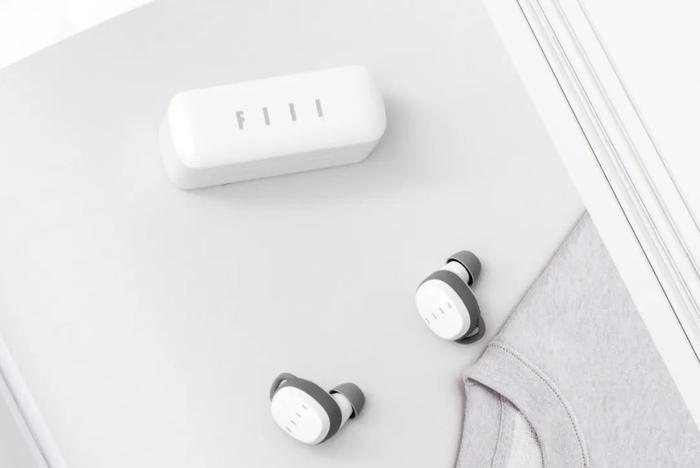 夜市丨国产耳机有多香：真无线叫板Airpods，价格不到一半