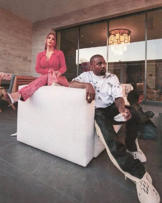 ▲卡戴珊及侃爷。/图片来自卡戴珊推特