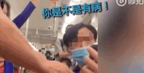 一男子地铁猥亵女孩被群殴，见民警却恶人先告状，结果……