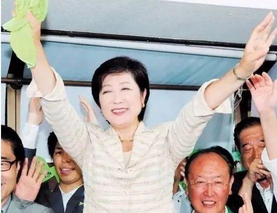 小池连任东京都知事，她会成日本首位女首相吗？｜新京报专栏