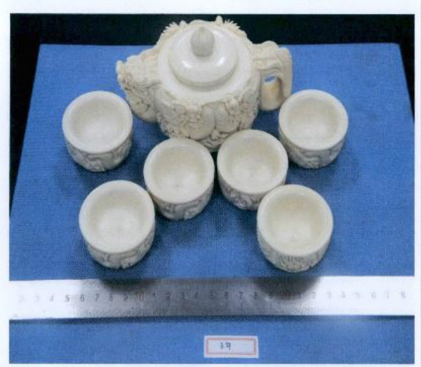 图说：查获的象牙制品——九龙茶壶。上海铁检院 供图