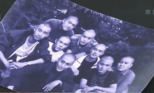 ▲和同班男同学削发明志，好好学习