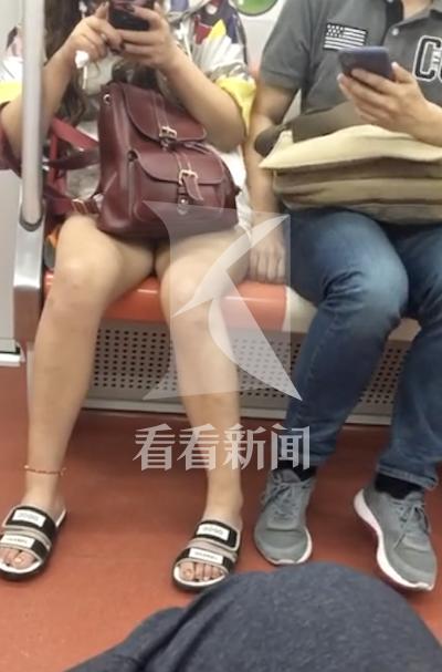 视频｜行拘！男子地铁内紧贴女士猥亵 被乘客拍下铁证