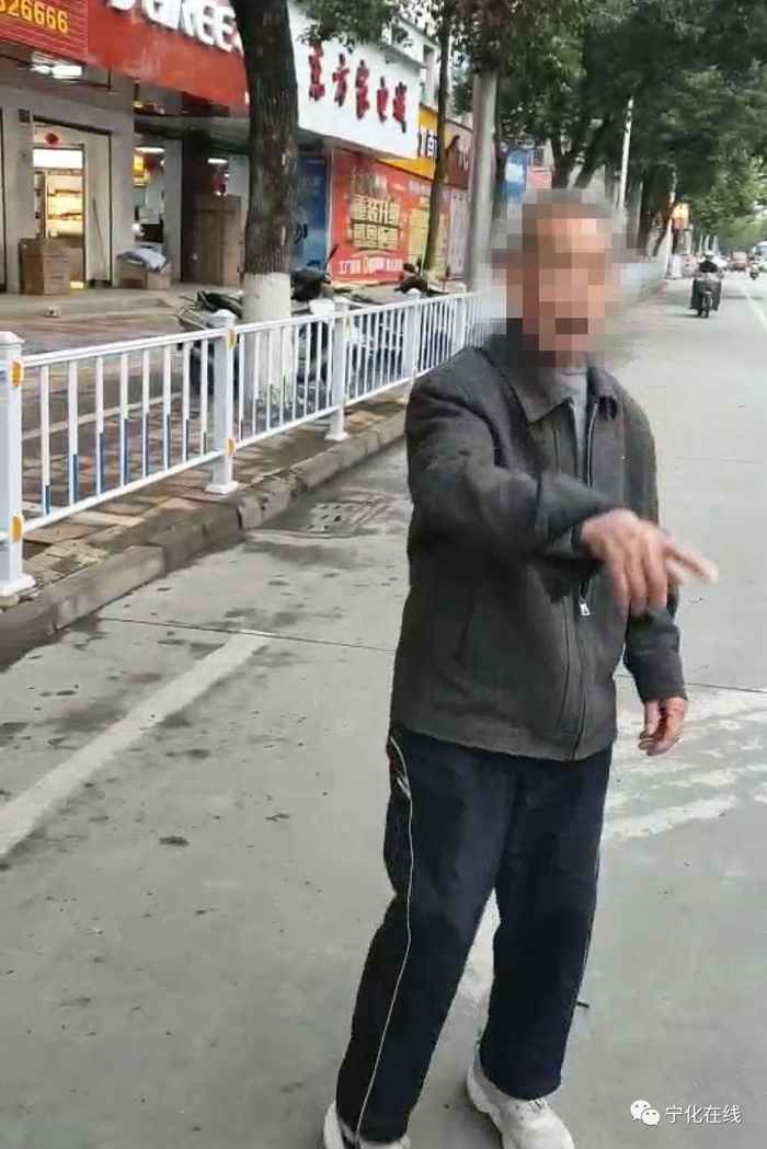 车主注意!有老人上演“碰瓷”,戏精“重出江湖”!就在..._新浪新闻