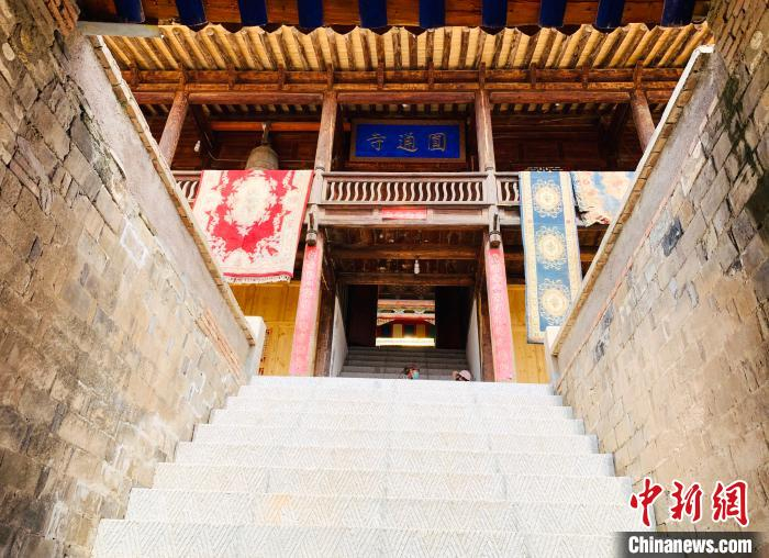 图为汉传佛教的圆通寺。　孙睿 摄