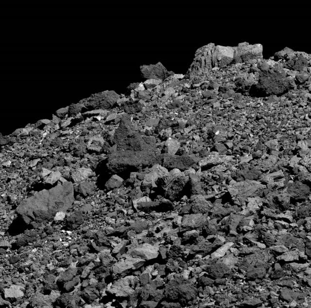 贝努小行星表面的碎石