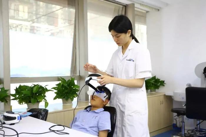 5岁男童近视千度！家长长点心吧！近期医院透露学生近视率飙升！全国摘眼镜工程，紧急救助广州500名孩子摘眼镜！