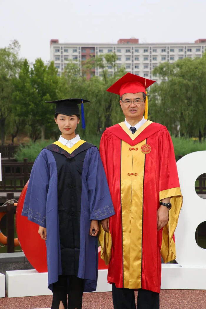“换脸”后的合影