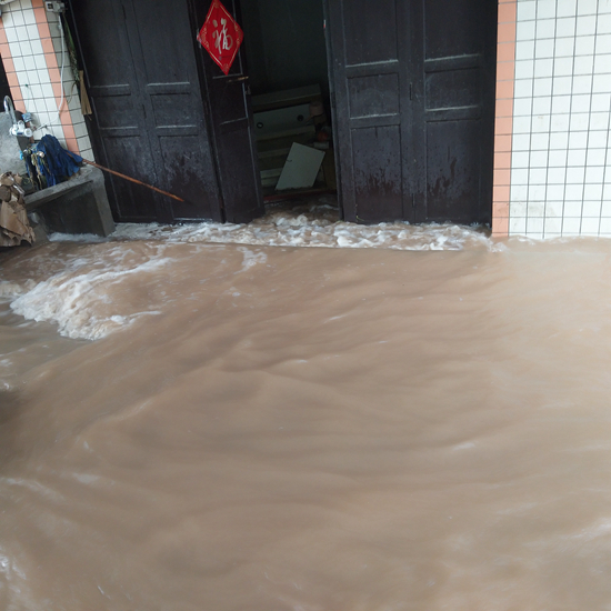 　　大水冲进罗玉学家。受访者供图