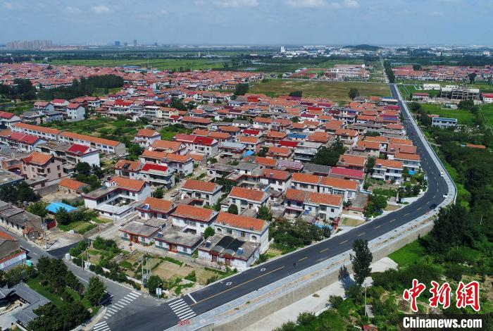 韩李村错落有致的农家小楼。　王健民 摄