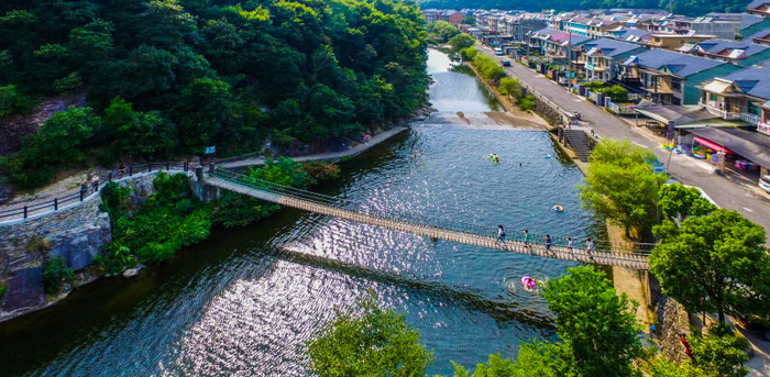 “汶溪翠谷”是宁海县桥头胡街道打造的一条集乡风文明和旅游观光为一体的旅游精品线路。