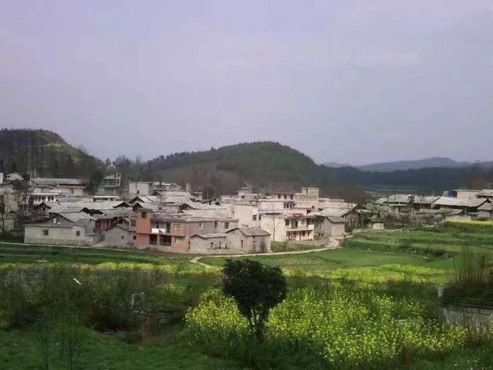 贵州某贫困县。图源：多彩贵州网