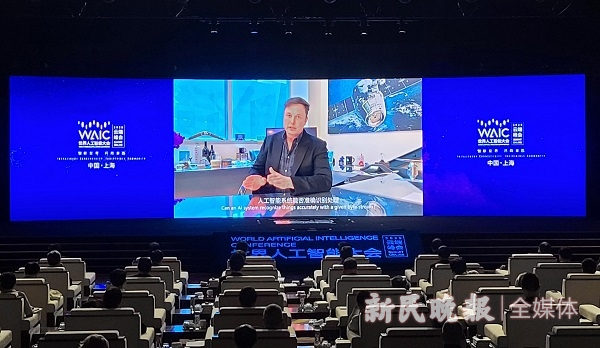 图说：特斯拉CEO马斯克通过视频发表主题演讲  新民晚报记者 陈梦泽 摄