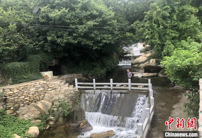 黄窝村山间一景。　于从文 摄