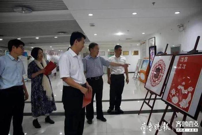 广饶县图书馆举办“永远跟党走”廉政剪纸作品展