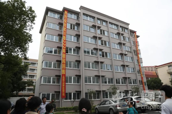 图为武川路222弄居民回迁 中新社 张亨伟 摄