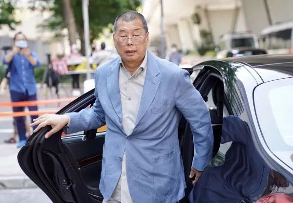 ▲资料图片：5月5日，黎智英抵达西九龙裁判法院。（新华社）