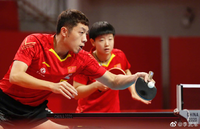 许昕/孙颖莎 图自记者@李武军 微博