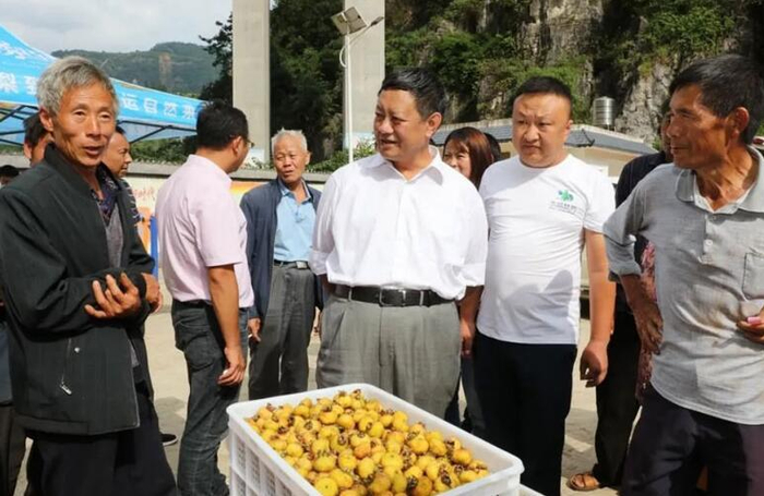 据水城县人民政府网消息 8月8日,市委常委,县委书记张志祥到营盘乡