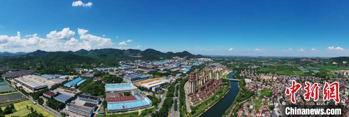 美妆小镇全景 何伟卫 摄