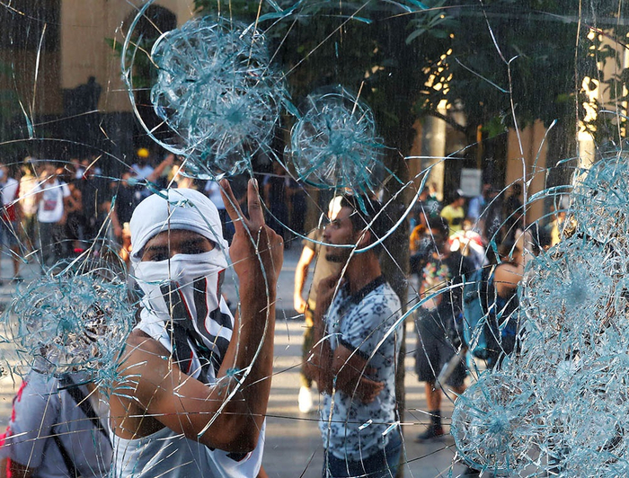 当地时间2020年8月9日，黎巴嫩首都贝鲁特的大规模反政府抗议活动进入第二天。