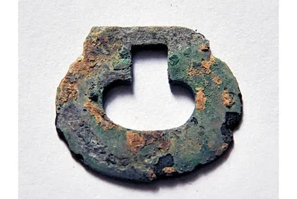 二号墓出土银饰件