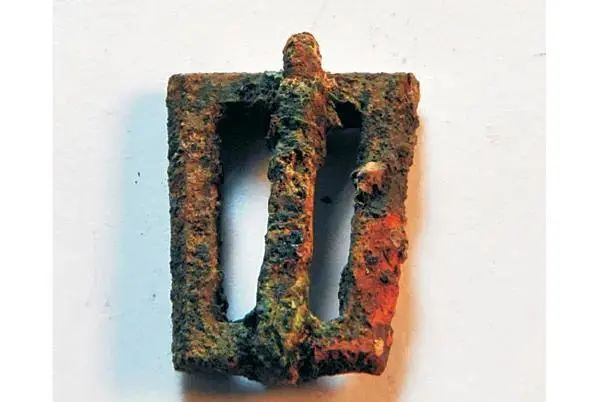 二号墓出土银饰件