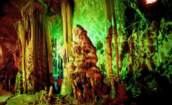 灵巫洞景区 重庆巫溪供图