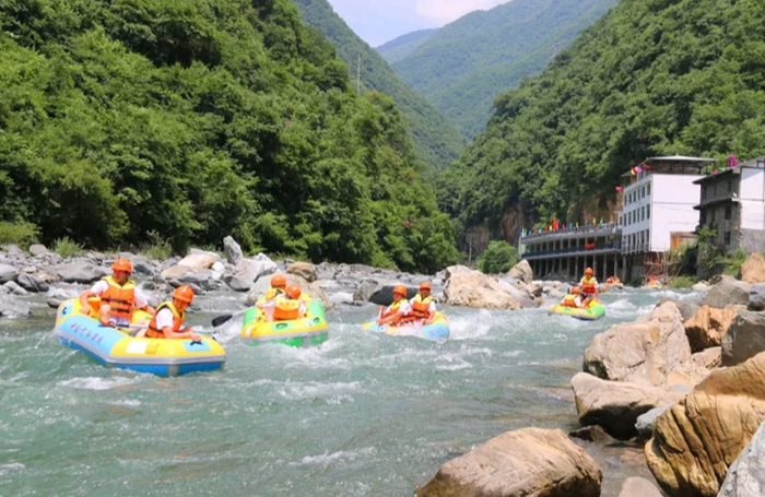 青龙峡漂流 城口发布供图