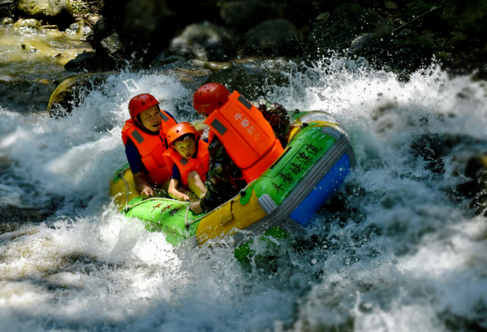 牛牵峡漂流 郑乃仇 摄