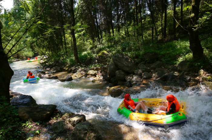 牛牵峡漂流 杨世荣 摄