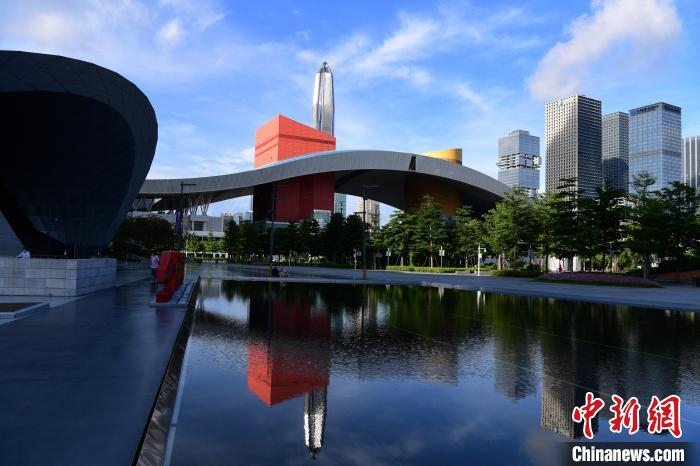 深圳市民中心。 中新网记者 陈文 摄