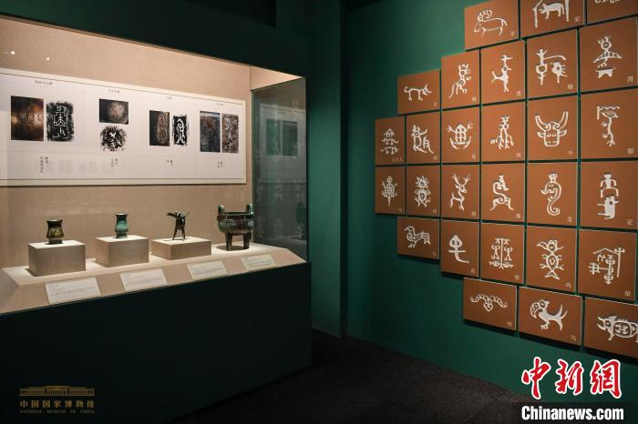 展览现场铭文和金文的展示。 余冠辰 摄